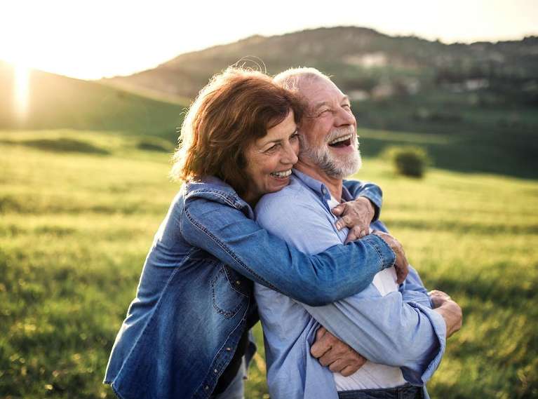older couple hugging in coburg hill